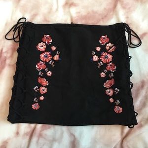 Black mini skirt with embroidered flowers